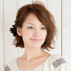 大人エアリ-なアシメアレンジ ヘアアレンジ ショートヘア