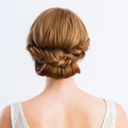 フィッシュボーンを加えたギブソンタックでまとめ髪 ヘアアレンジ ロングヘア