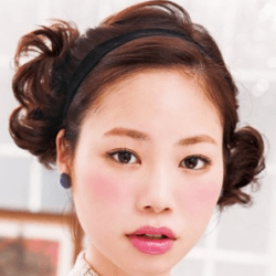おちゃめな魅力がはじける、アシメなおだんごヘア ヘアアレンジ ショートヘア