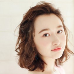 ねじりで縁取ったバングアレンジ ヘアアレンジ ショートヘア