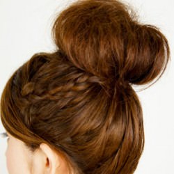 編みこみラインを入れたお団子ヘアースタイル ヘアアレンジ ロングヘア