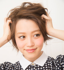 ショートヘアにおすすめ！前髪ねじり2