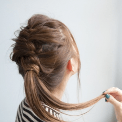 クロス編みポニーテール　ヘアアレンジ　ロングヘア