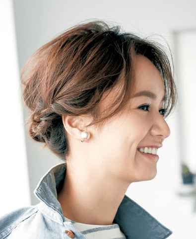 「結ぶだけヘアアレンジ」くるりんぱ×三つ編みTOP