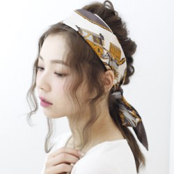 スカーフアクセでリゾート感演出！　ヘアアレンジ　ロングヘア