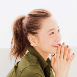 無造作ポニーで今っぽヘア! ヘアアレンジ ミディアムヘア