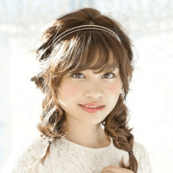 お嬢さん風ふわふわ2つ編み ヘアアレンジ ミディアムヘア