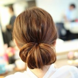 周りと差をつける!簡単くるりんぱを使ったシニヨンヘア♪ ヘアアレンジ ロングヘア