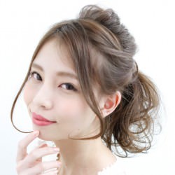 ちょっとアレンジで可愛いポニーテール　ヘアアレンジ　ロングヘア
