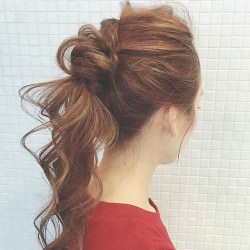 周りと差がつく!小技のきいた個性派ポニーテール ヘアアレンジ ロングヘア