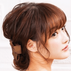簡単ねじりヘアでレディな表情をメイク♪ ヘアアレンジ ロングヘア