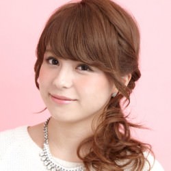 ガーリーサイドラインアレンジ ヘアアレンジ ミディアムヘア