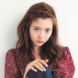 ボヘ感が可愛い!前髪編み込み ヘアアレンジ ミディアムヘア