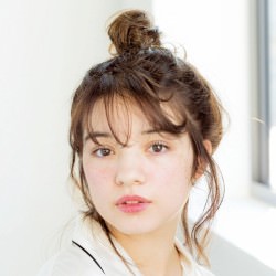 ルーズなおくれ毛がかわいい♪くしゅくしゅお団子アレンジ　ヘアアレンジ　ミディアムヘア