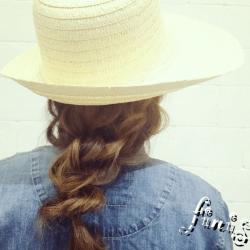 夏モテ!麦わら帽子に似合うヘアアレンジ ヘアアレンジ ミディアムヘア