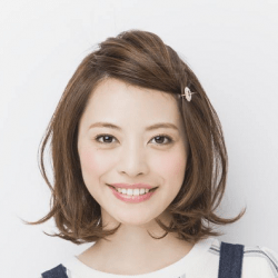 ふわりとさせて◎逆ポンパドール ヘアアレンジ ショートヘア