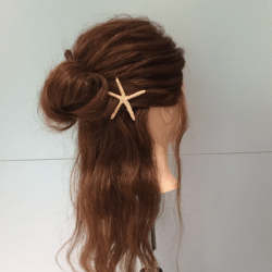 定番のお団子ヘアにひと工夫!毛先ふんわりお団子ハーフアップ ヘアアレンジ ミディアムヘア