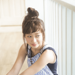 ウエットヘアでタイトなおだんごアレンジ ヘアアレンジ ミディアムヘア
