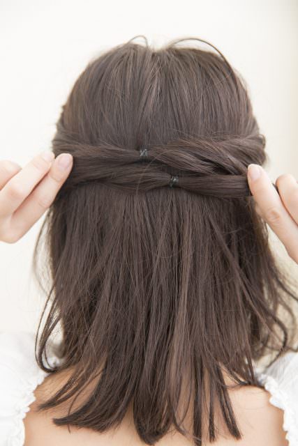 伸ばしかけ前髪でもすっきりヘアアレンジトップ