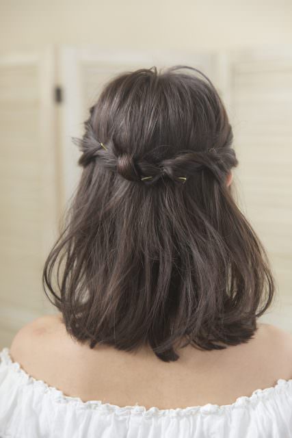 伸ばしかけ前髪でもすっきりヘアアレンジトップ