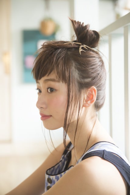 ウエットヘアでタイトなおだんごアレンジ