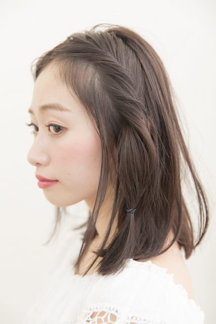 伸ばしかけ前髪でもすっきりヘアアレンジトップ