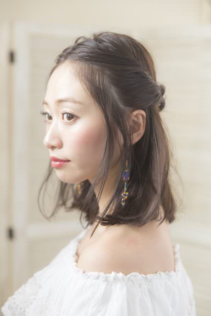 伸ばしかけ前髪でもすっきりヘアアレンジトップ