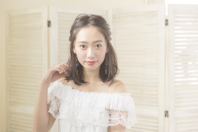 伸ばしかけ前髪でもすっきりヘアアレンジトップ