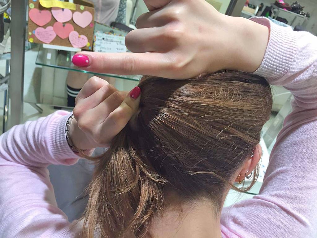 2分で作れる！親指ロールとクリップを使った簡単ヘアアレンジ♪