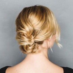 ツイスト編みシニヨン　ヘアアレンジ　ロングヘア