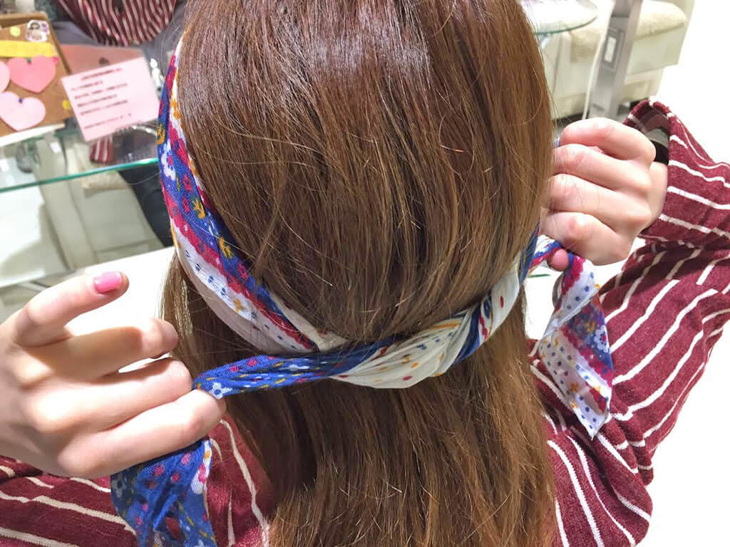 スカーフを使ったトレンドヘアアレンジ