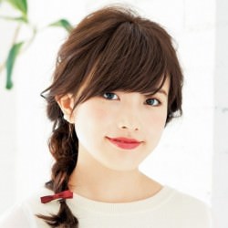 上品な魅力を演出♡くるりんぱ三つ編み ヘアアレンジ ミディアムヘア