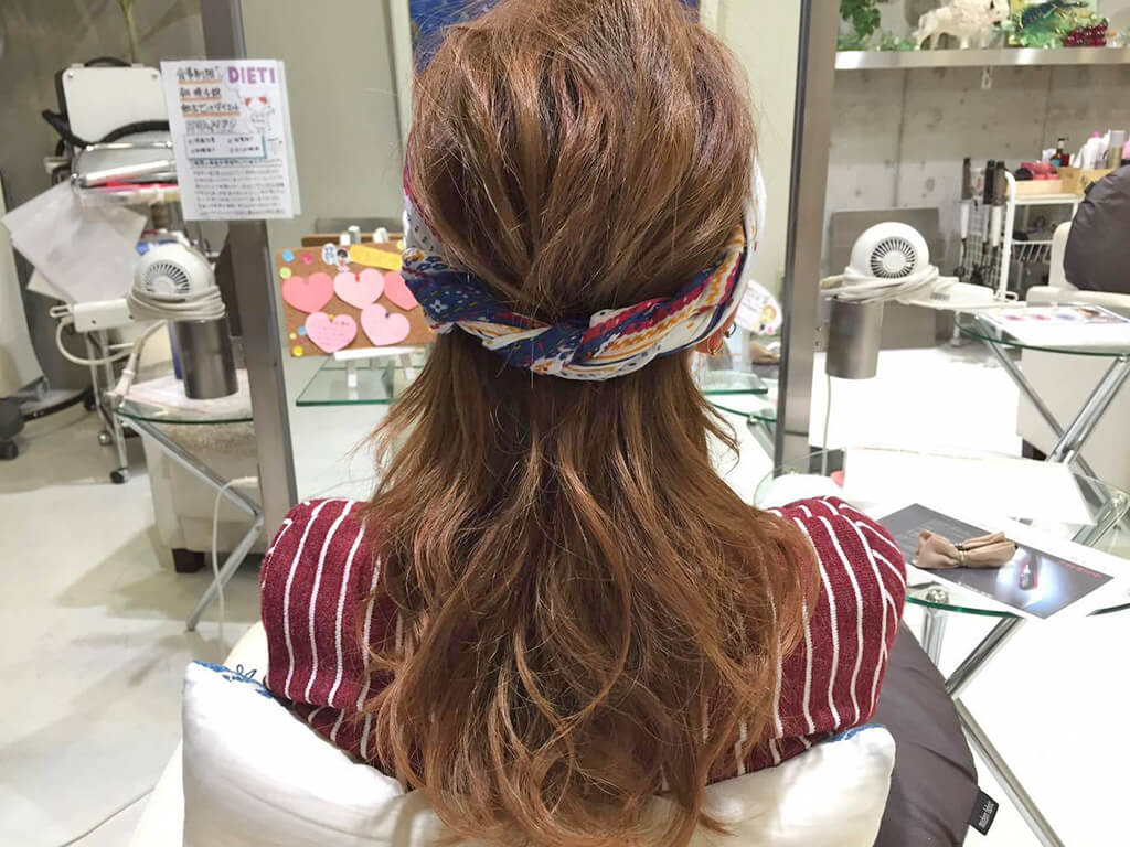 スカーフを使ったトレンドヘアアレンジ