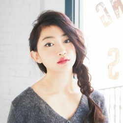 ワンサイド三つ編み ヘアアレンジ ロングヘア