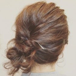 後れ毛が女らしい♡ゆるっとシニヨンアレンジ　ヘアアレンジ　ミディアムヘア