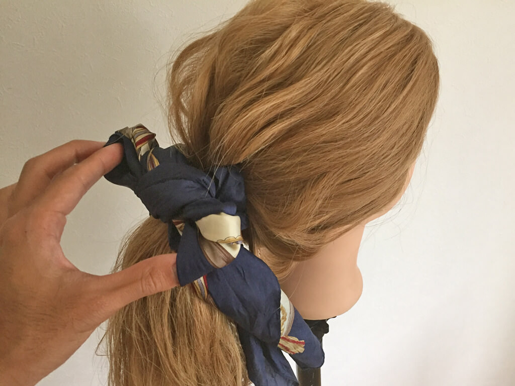 ポニーテールのちょい足しヘアアレンジ♪スカーフポニテの作り方