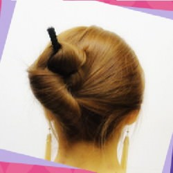 かんざしを使った夜会巻きアレンジ ヘアアレンジ ロングヘア