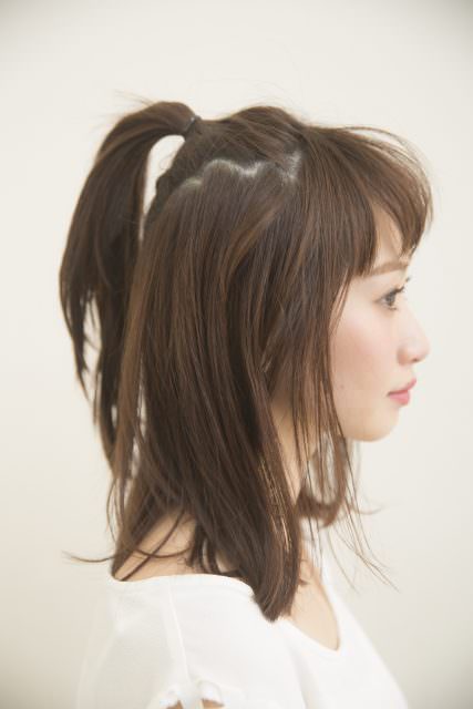 やんちゃ感のあるおだんごとストレートヘアの絶妙バランス