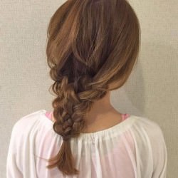 秋にぴったり♪三つ編みの応用アレンジヘア ヘアアレンジ ミディアムヘア