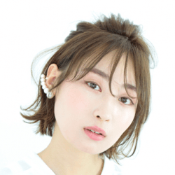 イヤーカフが映える外ハネ♡ハーフアップアレンジ　ヘアアレンジ　ショートヘア