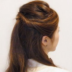 忙しい朝にも！ねじるだけの簡単ハーフアップ　ヘアアレンジ　ロングヘア