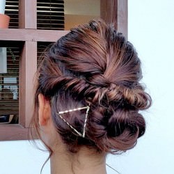 オシャレなのに実はカンタン!?パーティーにもおすすめのヘアアレンジ ヘアアレンジ ミディアムヘア