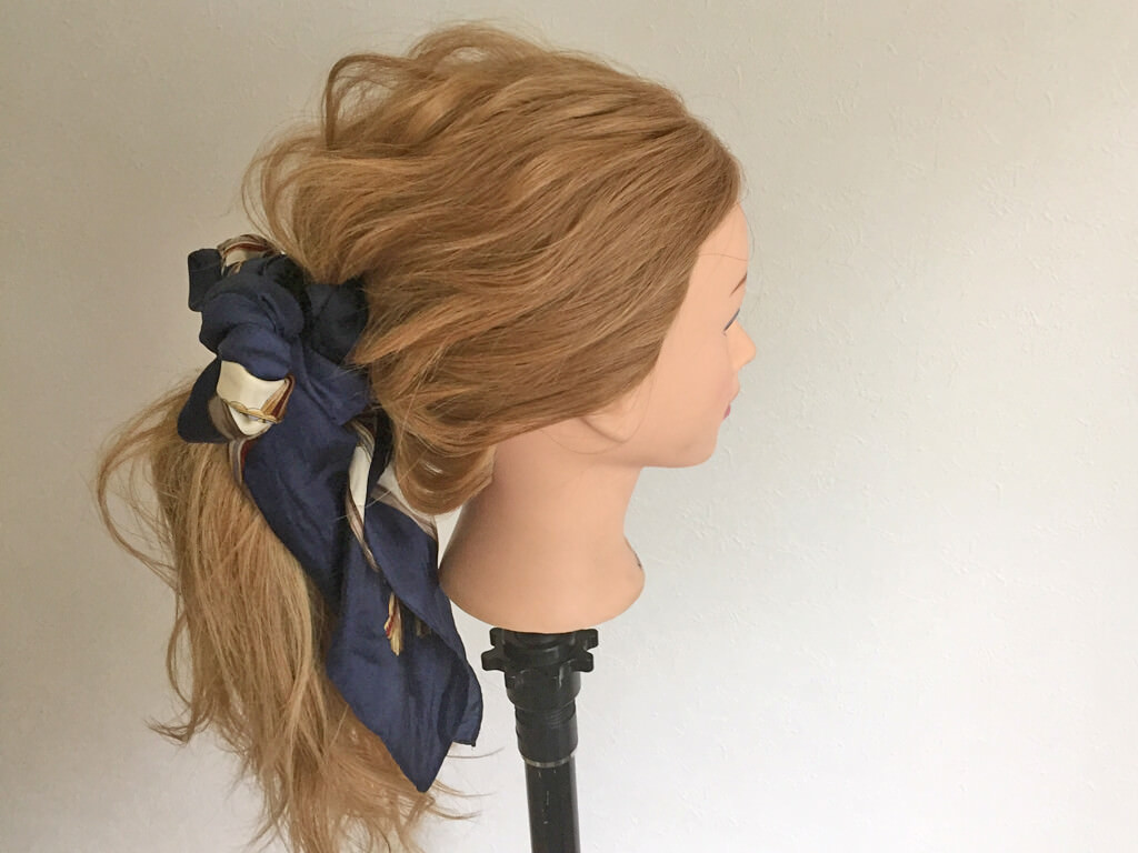 ポニーテールのちょい足しヘアアレンジ♪スカーフポニテの作り方