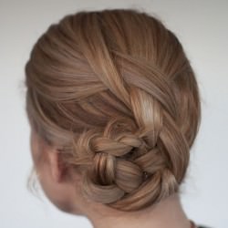 編み込みサイドシニヨン　ヘアアレンジ　ロングヘア