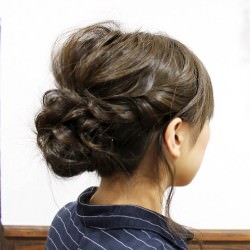 低めボリュームがかわいい!ロープ編みで作るシニヨンスタイル ヘアアレンジ ロングヘア