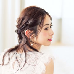 ダブルねじりでバックスタイルが華やかなカンタンヘアアレンジ　ヘアアレンジ　ロングヘア