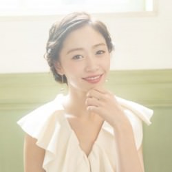 飯豊まりえみたいな癒され美人に♪クラシカルセットアップ ヘアアレンジ ミディアムヘア