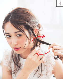 ダブルねじりでバックスタイルが華やかなカンタンヘアアレンジ4