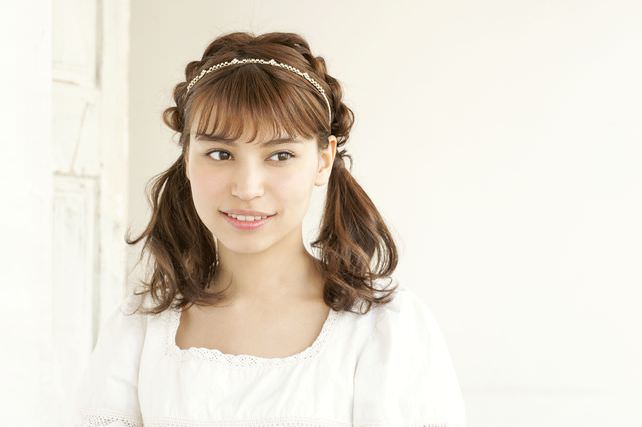 編み込みを加えたおしゃれツインテール ヘアレシピ 頭美人