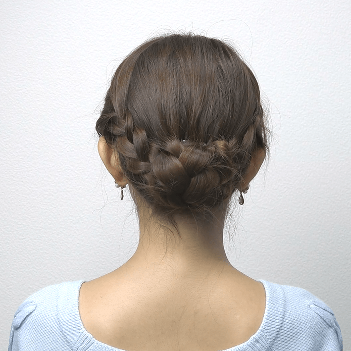 編み込み不要！三つ編みで作るシニヨンヘアBACK